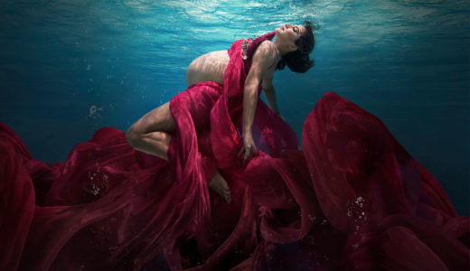 Capture One raw photo editor blogpost Martha superman underwater portraits slider image woman under water wearing floaty gown