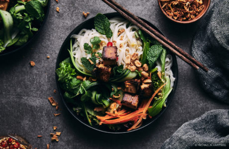 michaela hartwig food photographer tips on styling food for photo shoot using capture one pro raw image editor a bowl of noodles with vegetables, chopsticks and crumbs on table