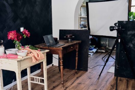 michaela hartwig food photographer tips on styling food for photo shoot using capture one pro raw image editor behind the scenes at food photoshoot, lighting camera equipment with laptop on talbe